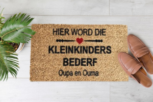 Hier Word Die Kleinkinders Bederf Oupa En Ouma (1)